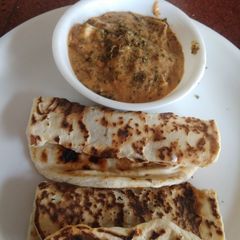 A picture of Makhani gravy with butter naan.