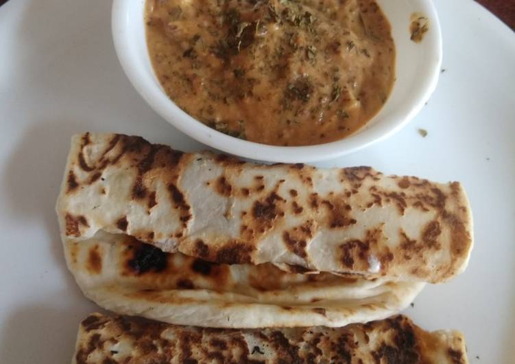 Makhani gravy with butter naan