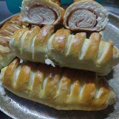 Una foto de Pan de manteca relleno de jamón y queso. Ideal para el mate 😋👌