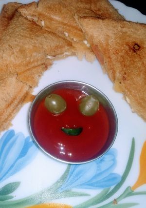 A picture of Fruit and nut sandwitch.