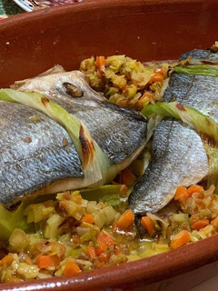 Una foto de Dorada al horno con verduras
