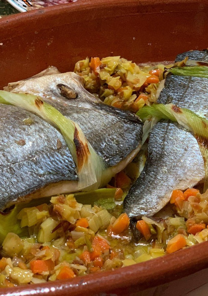 Una foto de Dorada al horno con verduras