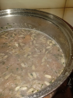 Una foto de Sopas de pan de ajo y perejil