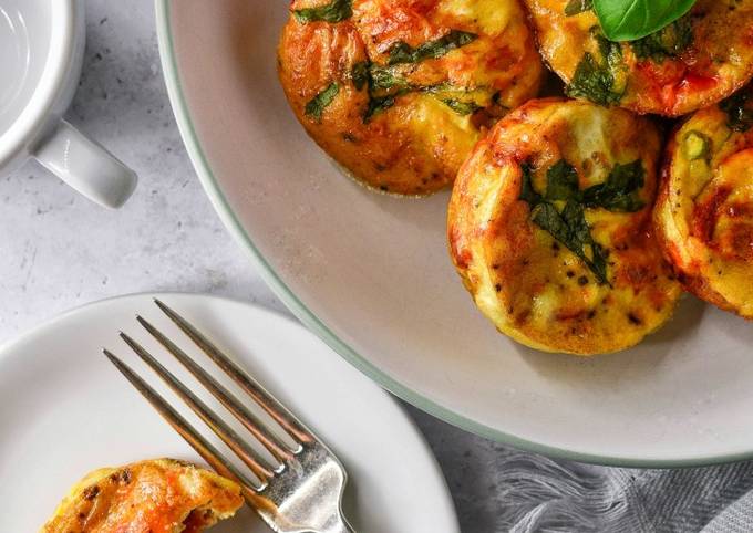 Baked Egg Cups With Smoked Bacon, Basil & Tomato
