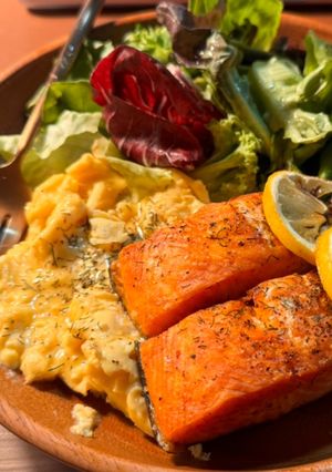 A picture of Air fried crispy salmon with scrambled eggsʕ·͡ᴥ·ʔ.