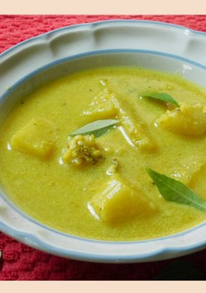 A picture of Turnip mor kuzhambu (Turnip in buttermilk sauce).