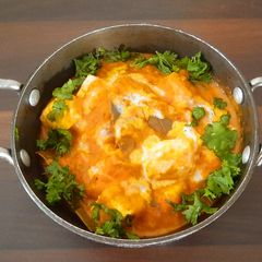 A picture of Paneer in red gravy.