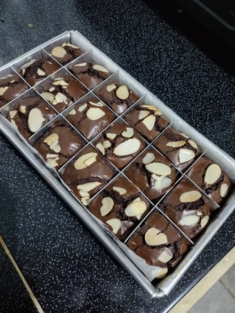 Cara Mudah Membikin Resep Shiny crust Brownies yang Enak Banget Anti Ribet, Bisa Manjain Lidah