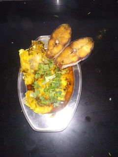 फ्राइड फिश करी (Fried Fish curry reicpe in Hindi) रेसिपी मुख्य फोटो