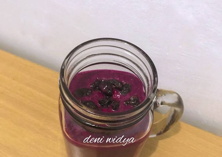 Red Smoothie : Bayam Merah, Buah Naga, Yogurt