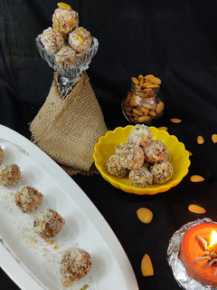 ડ્રાય ફ્રૂટસ લાડુ(Dryfruits ladoo recipe in Gujarati) રેસીપી મુખ્ય ફોટો