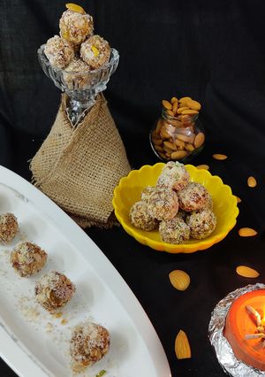 ડ્રાય ફ્રૂટસ લાડુ(Dryfruits ladoo recipe in Gujarati) રેસીપી મુખ્ય ફોટો