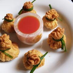 Money bag dumplings (Potli samosa) A picture of Money bag dumplings (Potli samosa).