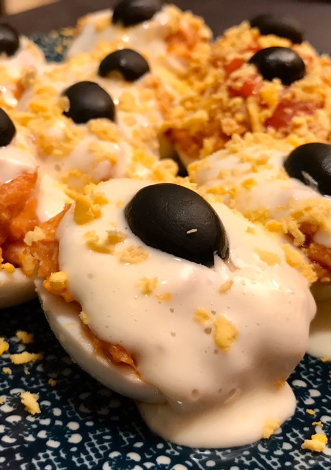 Una foto de Mix de huevos rellenos