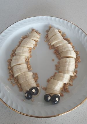 Una foto de Gusanitos divertidos de plátano