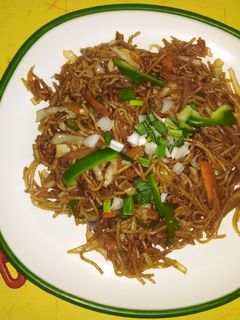 वेज हाक्का नूडल्स (veg hakka noodles recipe in Hindi) रेसिपी मुख्य फोटो