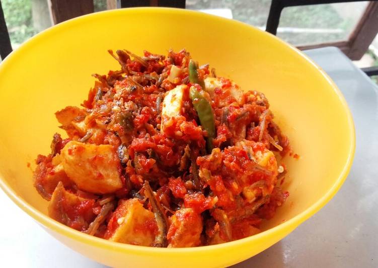 Cara Membuat Teri Kentang Balado yang Renyah
