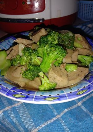 Foto resep Tumis BB saus tiram (brokoli bakso)