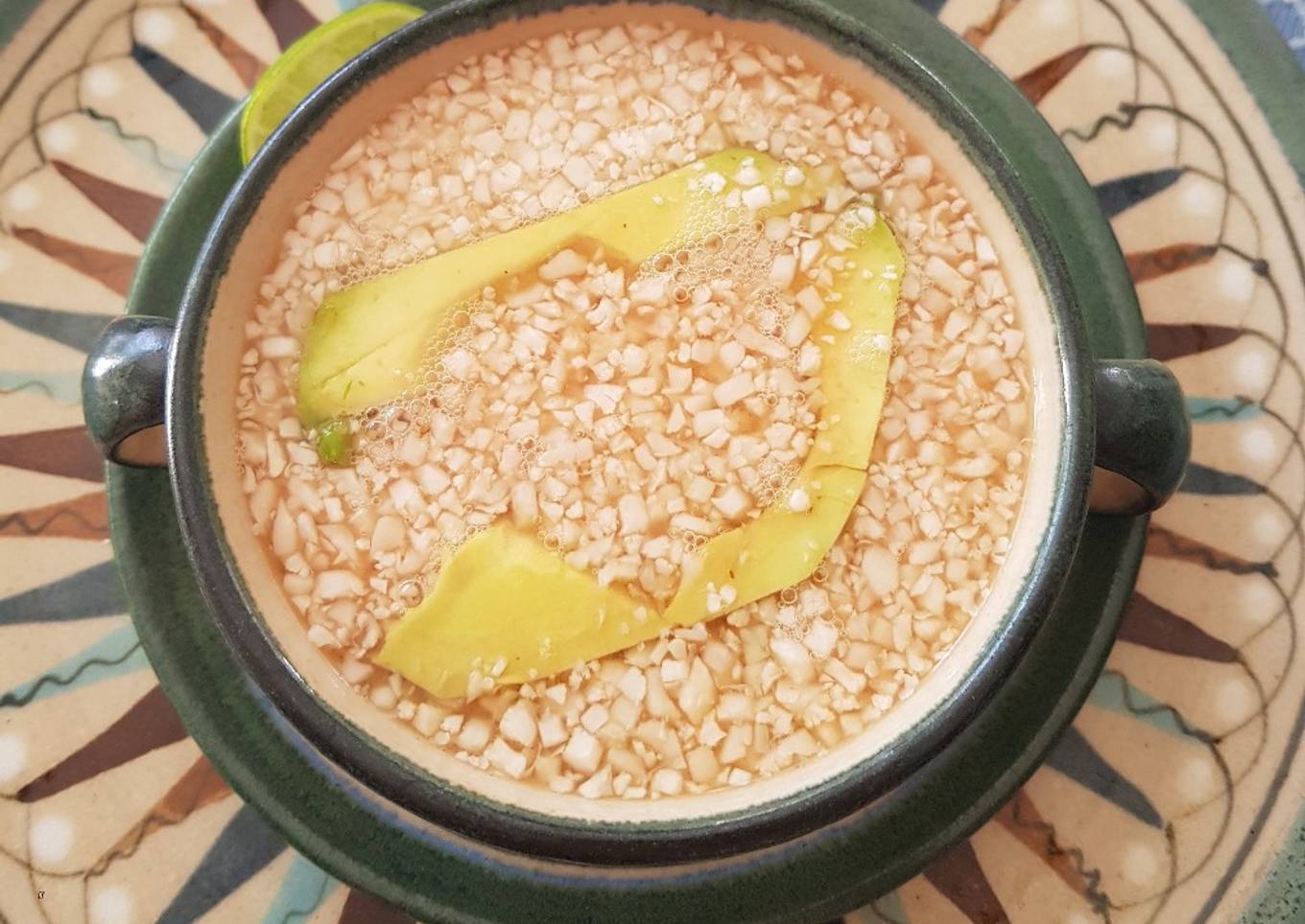 Consomé de pollo al chipotle con arroz de coliflor