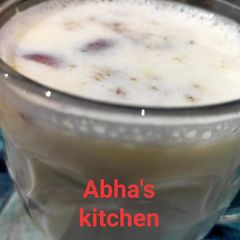 A picture of Fruit and nutty energetic milk shake.