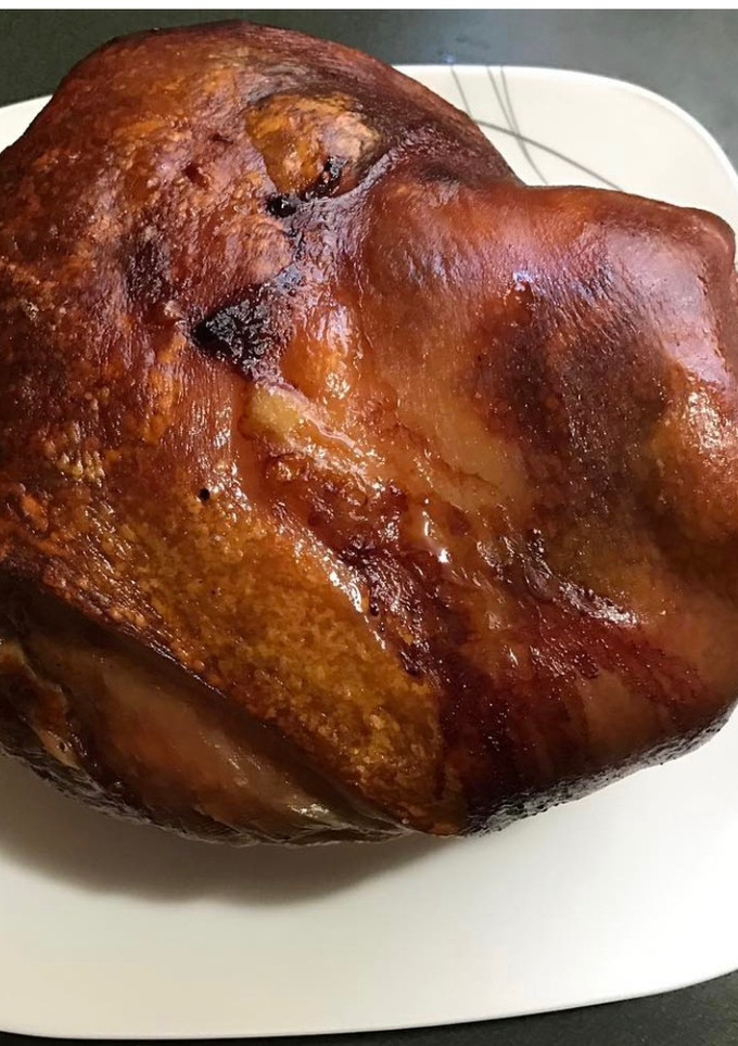 Una foto de Pernil de cerdo asado