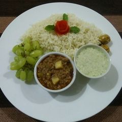 A picture of Aloo qeema Platter😋🍛.