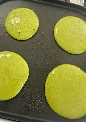 Una foto de Hot cakes de avena y espinaca