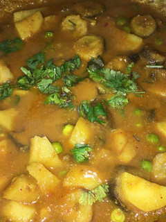 केला आलू मटर की सब्जी (kela aloo matar ki sabzi recipe in Hindi) रेसिपी मुख्य फोटो