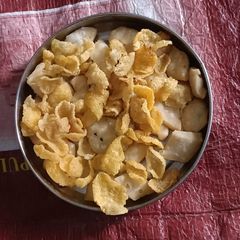 A picture of Namak pare.