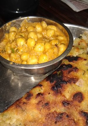 A picture of Punjabi chole masala.