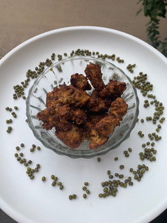A picture of Green moong dal Pakoda.