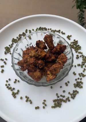 A picture of Green moong dal Pakoda.