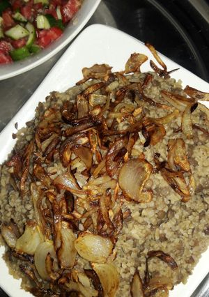 A picture of Mujaddara with Bulgur.