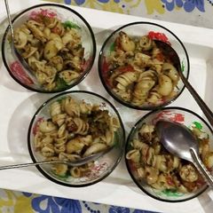 A picture of Macaroni.