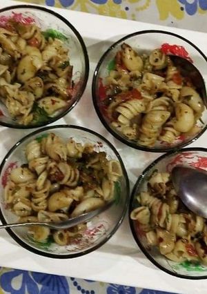 A picture of Macaroni.