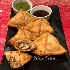 A picture of Palak paneer samosa.