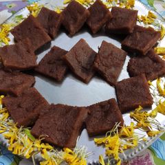 A picture of Waterchestnut flour barfi.