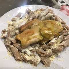Una foto de Fideos con salsa 3 quesos