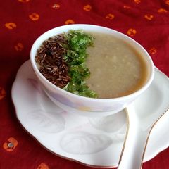 A picture of Bottlegourd soup.