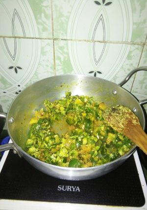 ड्राई मेथी विथ कैप्सिकम(Dry methi with capsicum recipe in Hindi) रेसिपी मुख्य फोटो