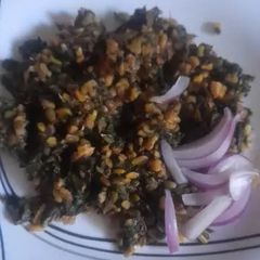 A picture of My mother's spinach with lentil.