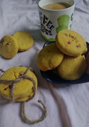 હૈદરાબાદી કરાચી બિસ્કીટ્સ(Hyderabadi karachi biscuits recipe in Gujarati) રેસીપી મુખ્ય ફોટો