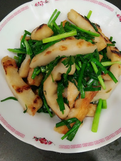 韭菜炒甜不辣(快速料理)(簡單料理)(清冰箱料理) 的食譜成品照片
