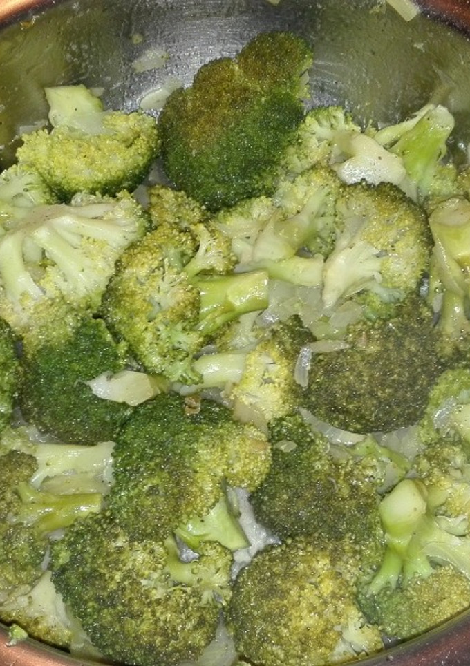 Una foto de Brócoli encebollado. Receta vegetariana