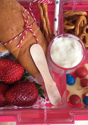 A picture of How to make a French style lunch box Oui Oui!.