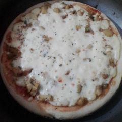 A picture of Hawaiian Pizza.