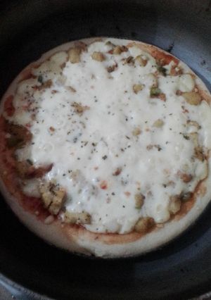 A picture of Hawaiian Pizza.