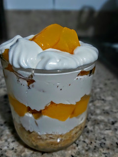 Una foto de POSTRE Frío Con🍑Melocotón...!