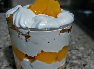 Una foto de POSTRE Frío Con🍑Melocotón...!
