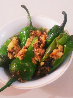 ભરેલા ફરાળી મરચા (Stuffed Farali Marcha Recipe In Gujarati) રેસીપી મુખ્ય ફોટો